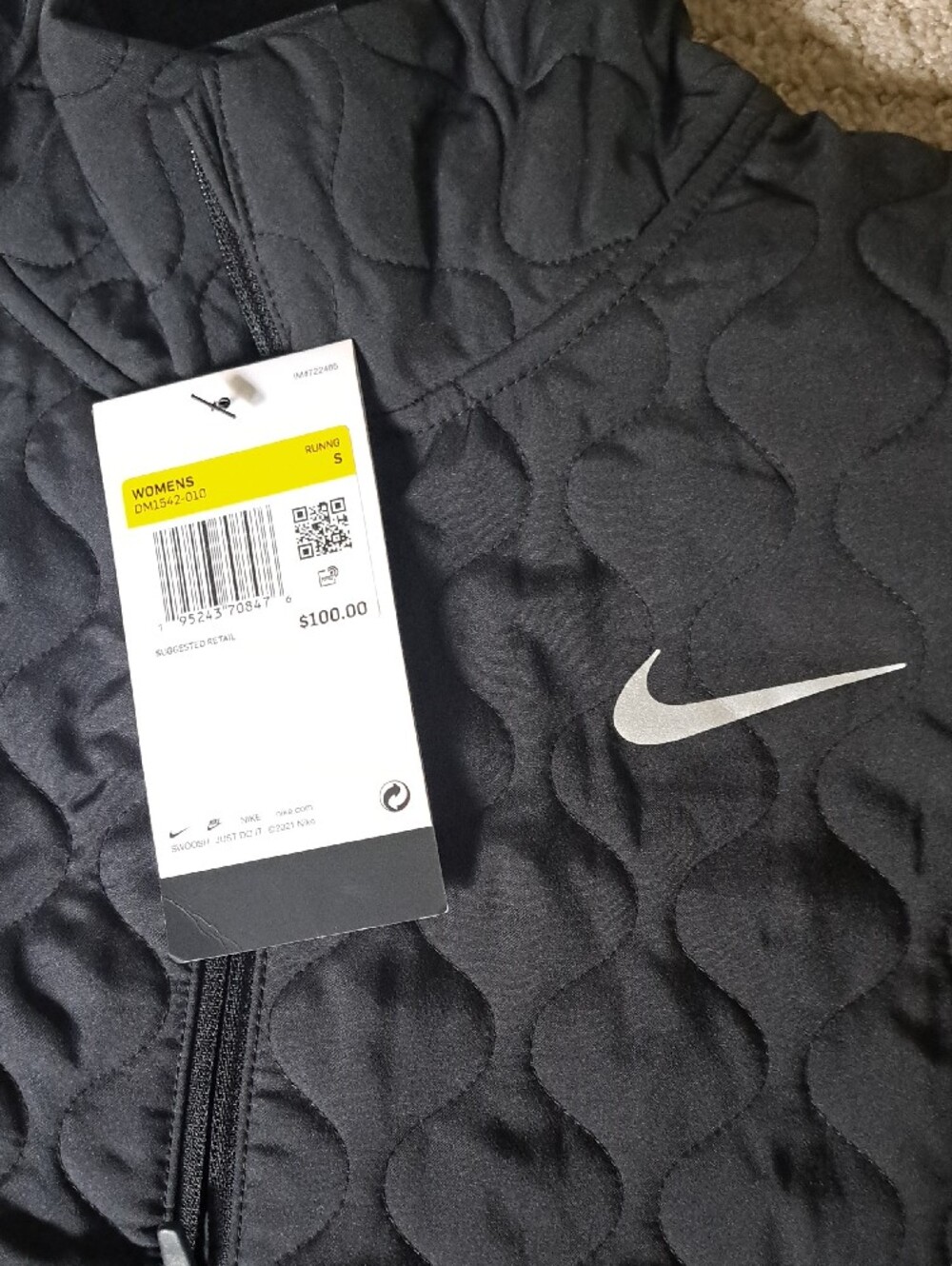 NWT Women's Nike Black Quilted Zip-Up Vest with Reflective Swoosh Sz. S - Picture 4 of 4